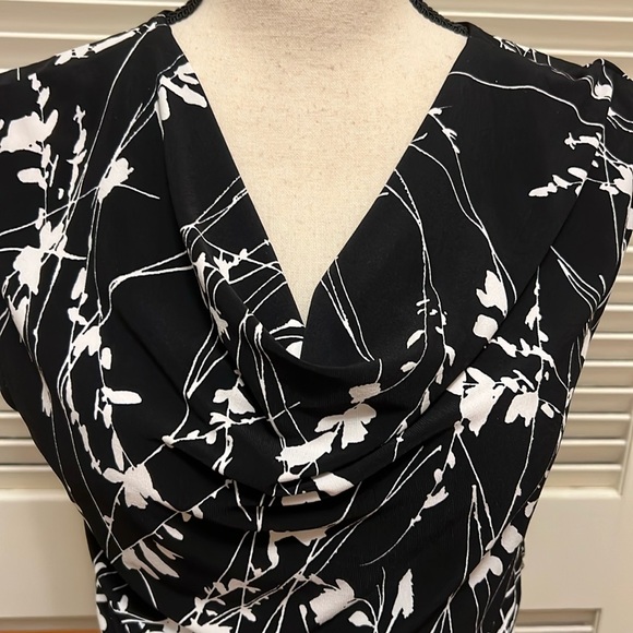 Adrianna Papell Floral Bodycon Dress in Black and White, Size 8 - Picture 3 of 16